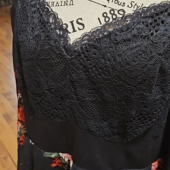 COLD SHOULDER DRESS - Picture 2 of 6